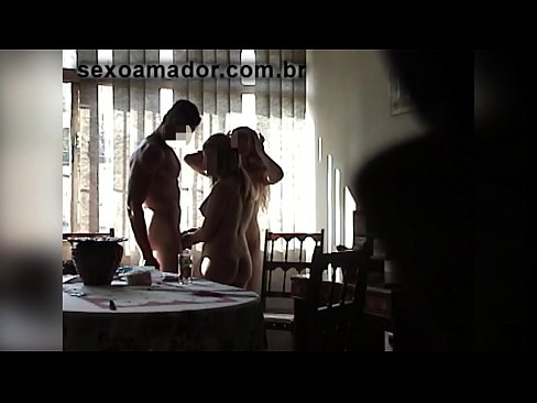 ❤️ यौन साथीहरूले एक विशाल मानिस र उहाँसँग थ्रीसमलाई निम्तो दिन्छन् ️❌ सेक्स ❌️❤